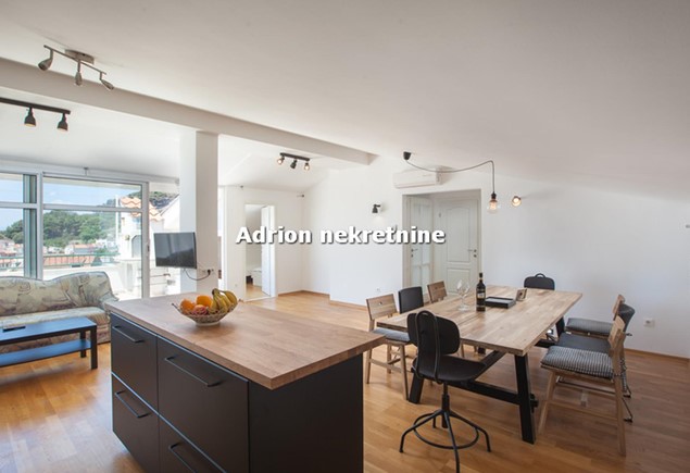Apartmanska kuća u Podgori