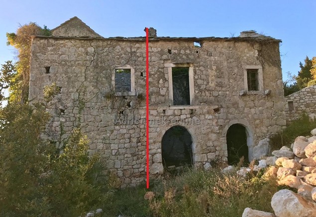 ruševina u Podgori
