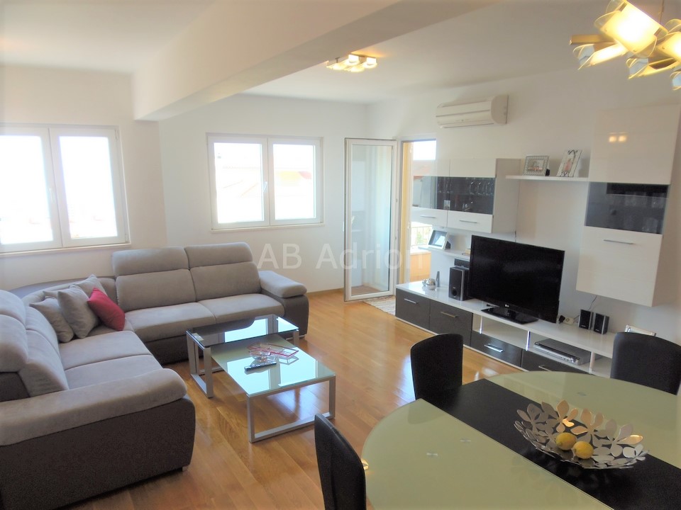 three  bethrom apartmnets i Makarska 