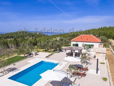 vila in Makarska