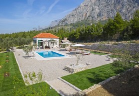 vila in Makarska